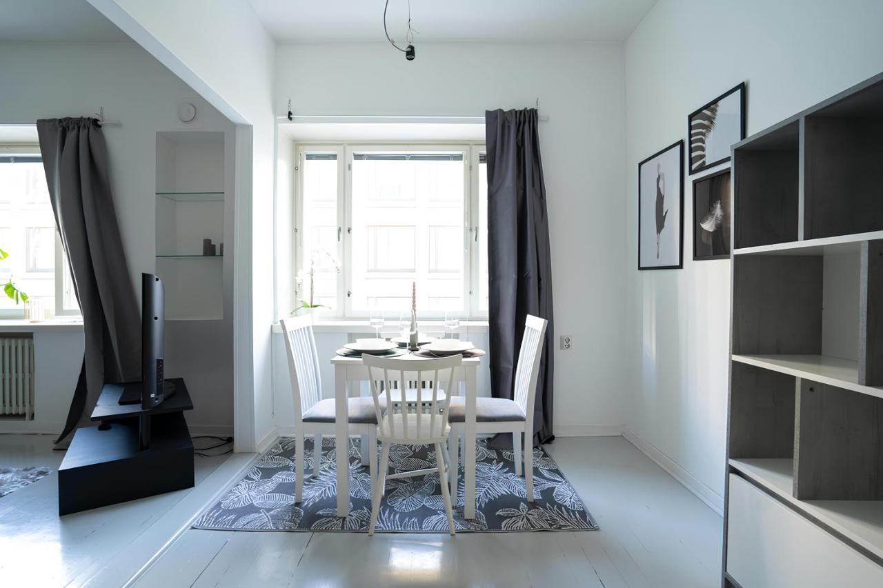 Stylish Studio At The Heart Of Helsinki Lägenhet Exteriör bild